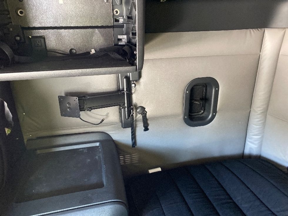 Sleeper Tractor-Heavy Duty Tractors-Freightliner-2020-T12664ST-Tallahassee-FL-621,425\n\t\tmiles-$ 50,000 - Image 19