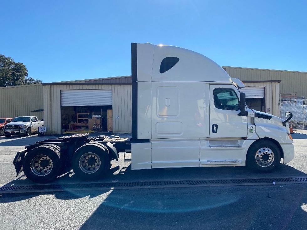 Sleeper Tractor-Heavy Duty Tractors-Freightliner-2020-T12664ST-Tallahassee-FL-621,425\n\t\tmiles-$ 50,000 - Image 8