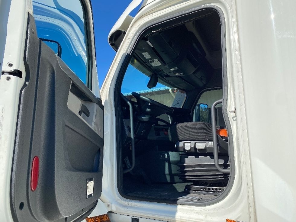 Sleeper Tractor-Heavy Duty Tractors-Freightliner-2020-T12664ST-Tallahassee-FL-621,425\n\t\tmiles-$ 50,000 - Image 9