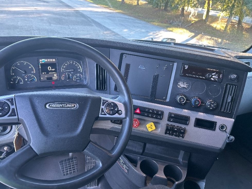 Sleeper Tractor-Heavy Duty Tractors-Freightliner-2020-T12664ST-Tallahassee-FL-641,549\n\t\tmiles-$ 50,000 - Image 11