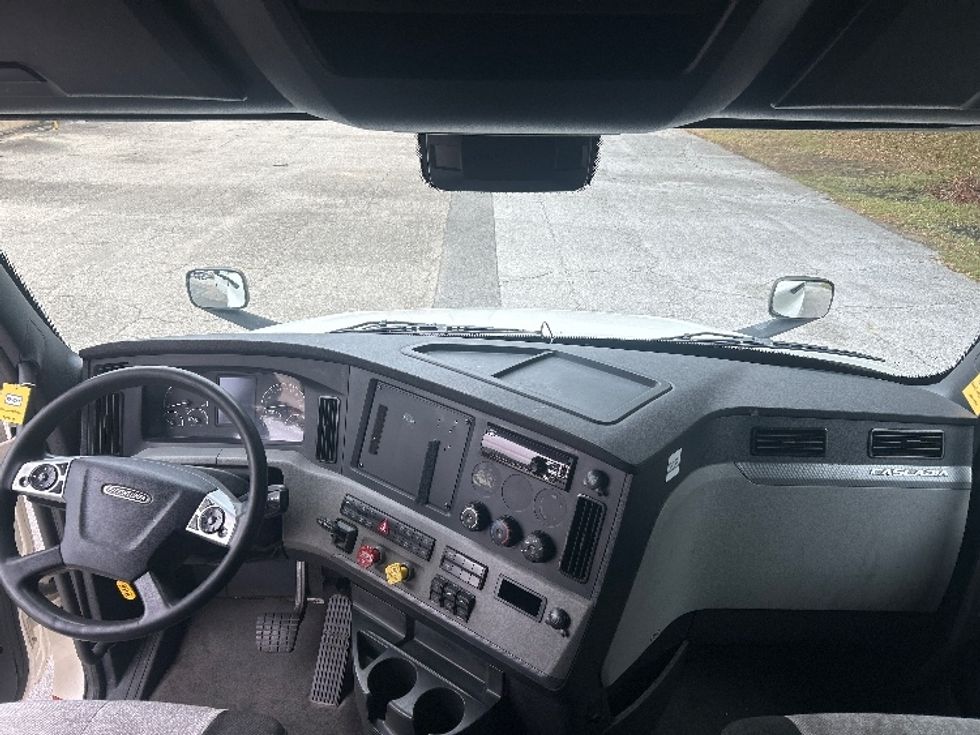 Sleeper Tractor-Heavy Duty Tractors-Freightliner-2020-T12664ST-Tallahassee-FL-641,549\n\t\tmiles-$ 50,000 - Image 12