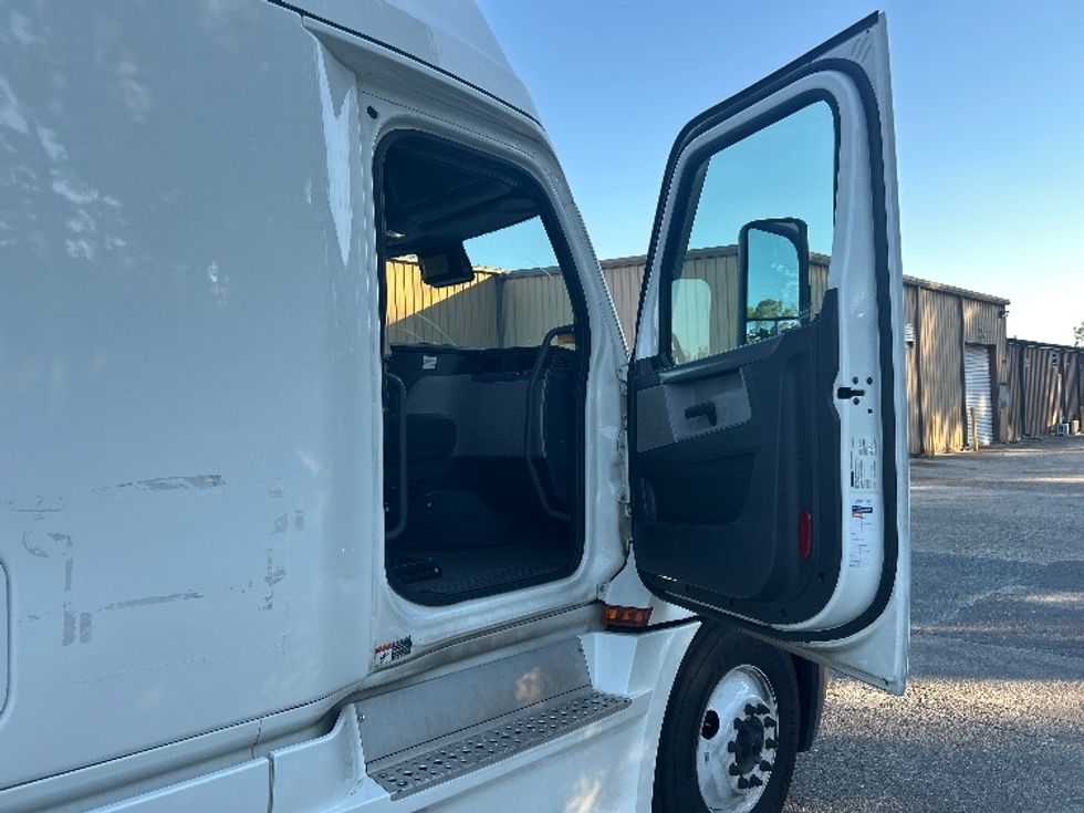 Sleeper Tractor-Heavy Duty Tractors-Freightliner-2020-T12664ST-Tallahassee-FL-641,549\n\t\tmiles-$ 50,000 - Image 13