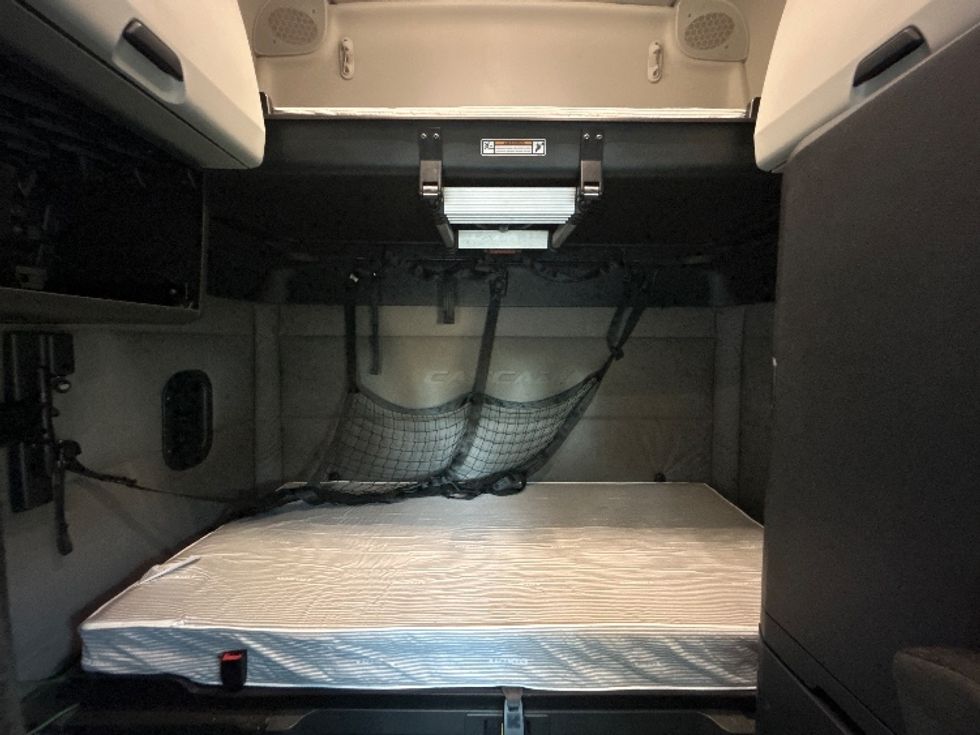 Sleeper Tractor-Heavy Duty Tractors-Freightliner-2020-T12664ST-Tallahassee-FL-641,549\n\t\tmiles-$ 50,000 - Image 17