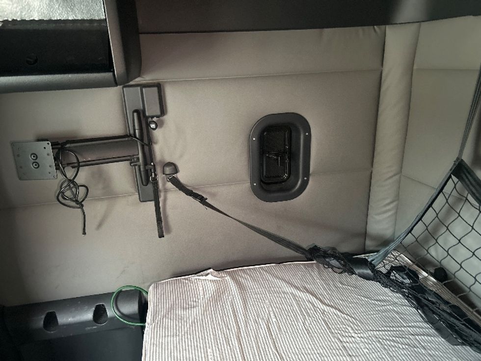 Sleeper Tractor-Heavy Duty Tractors-Freightliner-2020-T12664ST-Tallahassee-FL-641,549\n\t\tmiles-$ 50,000 - Image 19