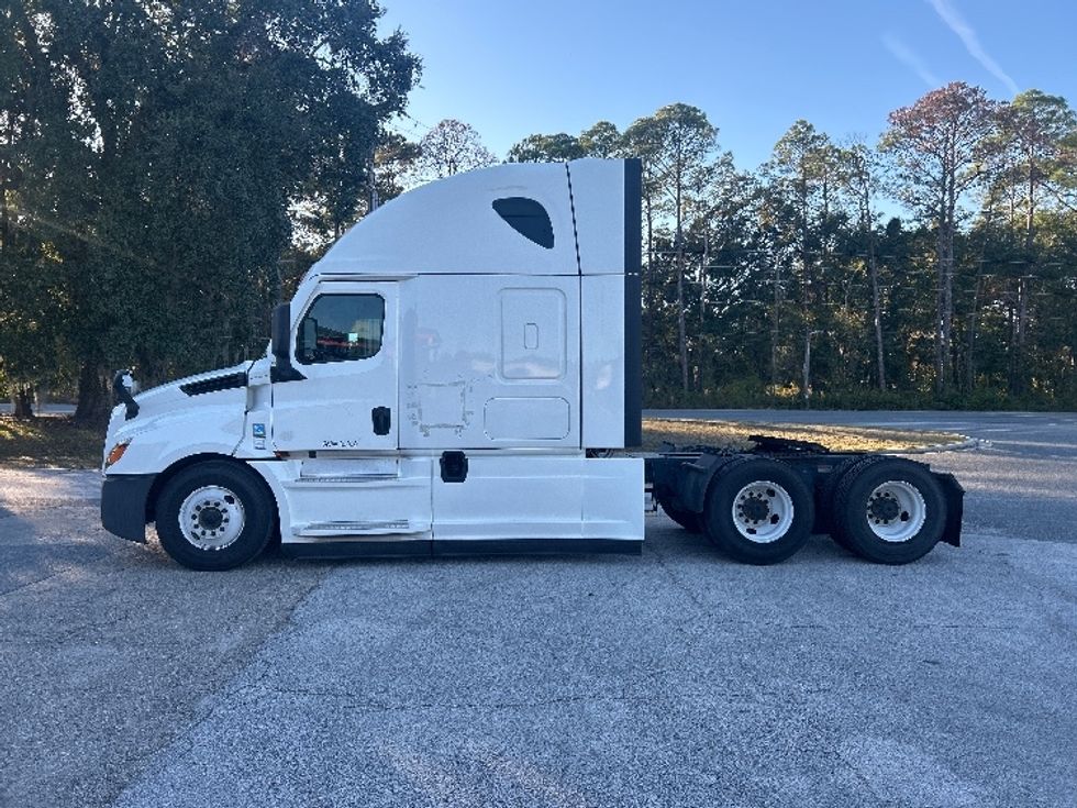 Sleeper Tractor-Heavy Duty Tractors-Freightliner-2020-T12664ST-Tallahassee-FL-641,549\n\t\tmiles-$ 50,000 - Image 4