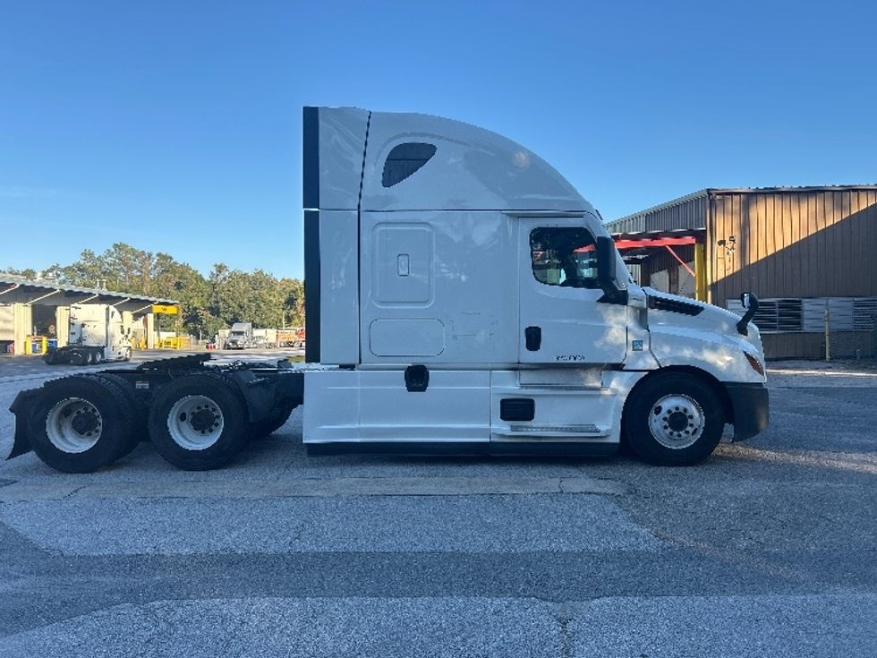 Sleeper Tractor-Heavy Duty Tractors-Freightliner-2020-T12664ST-Tallahassee-FL-641,549\n\t\tmiles-$ 50,000 - Image 8