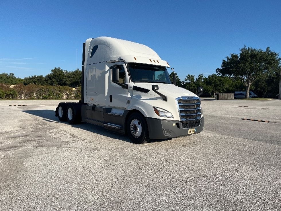 Sleeper Tractor-Heavy Duty Tractors-Freightliner-2020-T12664ST-Tampa-FL-478,978\n\t\tmiles-$ 61,250 - Image 1