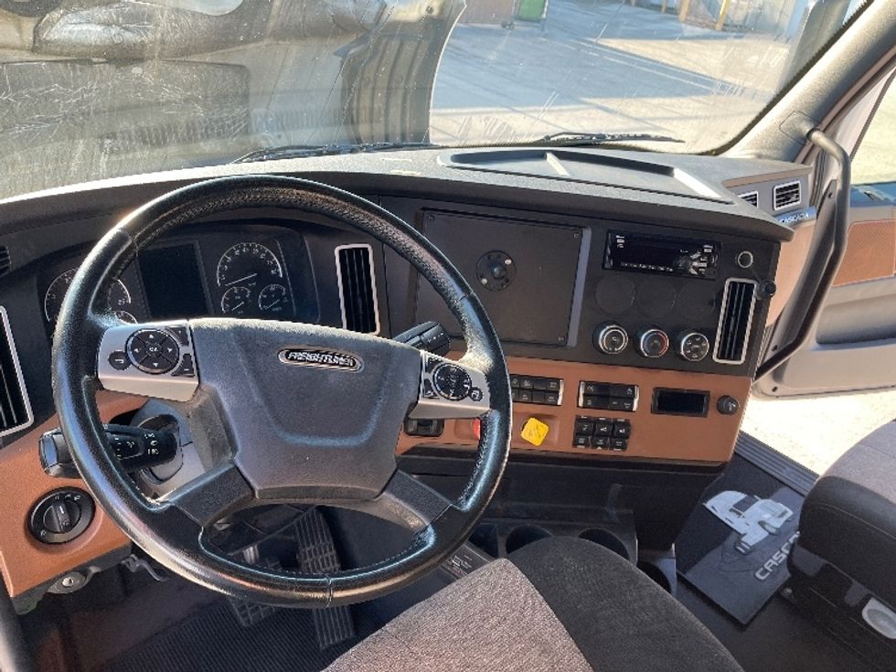 Sleeper Tractor-Heavy Duty Tractors-Freightliner-2020-T12664ST-Tampa-FL-478,978\n\t\tmiles-$ 61,250 - Image 10