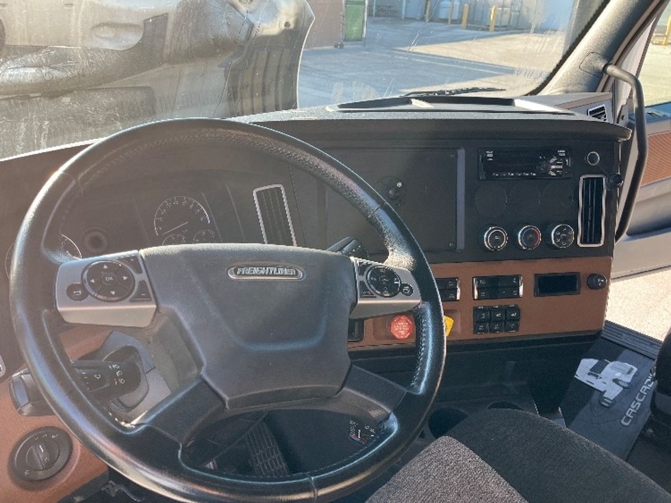 Sleeper Tractor-Heavy Duty Tractors-Freightliner-2020-T12664ST-Tampa-FL-478,978\n\t\tmiles-$ 61,250 - Image 12