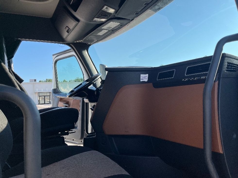 Sleeper Tractor-Heavy Duty Tractors-Freightliner-2020-T12664ST-Tampa-FL-478,978\n\t\tmiles-$ 61,250 - Image 14