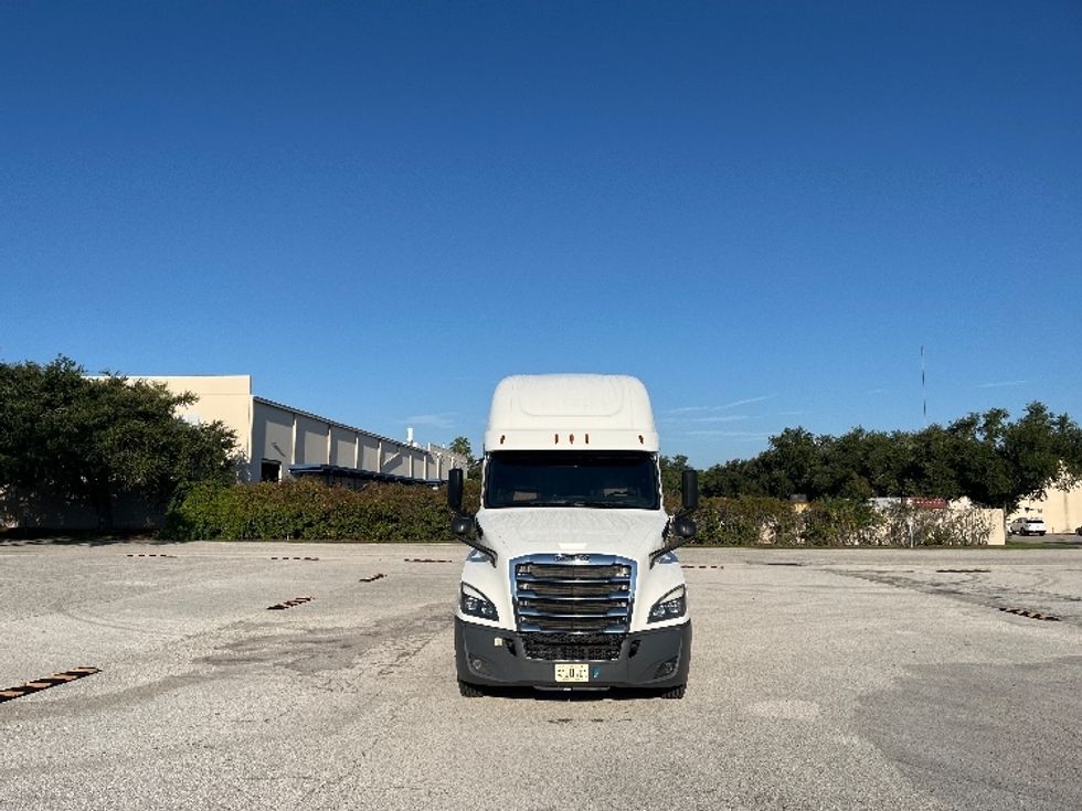 Sleeper Tractor-Heavy Duty Tractors-Freightliner-2020-T12664ST-Tampa-FL-478,978\n\t\tmiles-$ 61,250 - Image 2