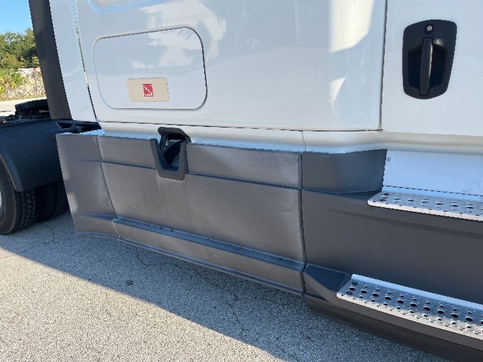 Sleeper Tractor-Heavy Duty Tractors-Freightliner-2020-T12664ST-Tampa-FL-478,978\n\t\tmiles-$ 61,250 - Image 22