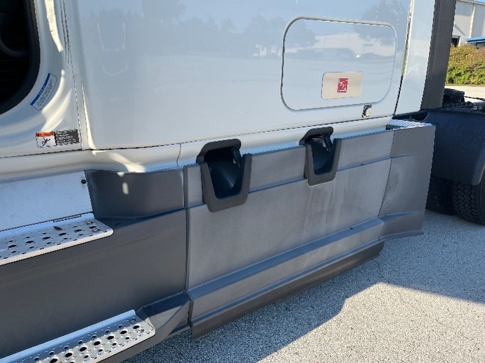 Sleeper Tractor-Heavy Duty Tractors-Freightliner-2020-T12664ST-Tampa-FL-478,978\n\t\tmiles-$ 61,250 - Image 24