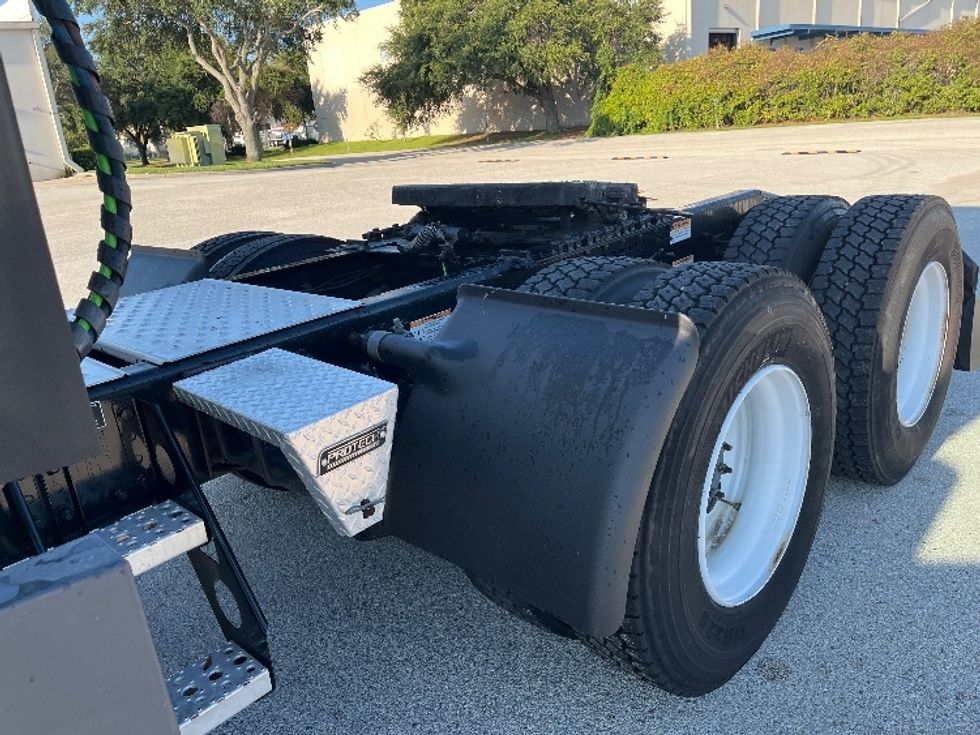 Sleeper Tractor-Heavy Duty Tractors-Freightliner-2020-T12664ST-Tampa-FL-478,978\n\t\tmiles-$ 61,250 - Image 25