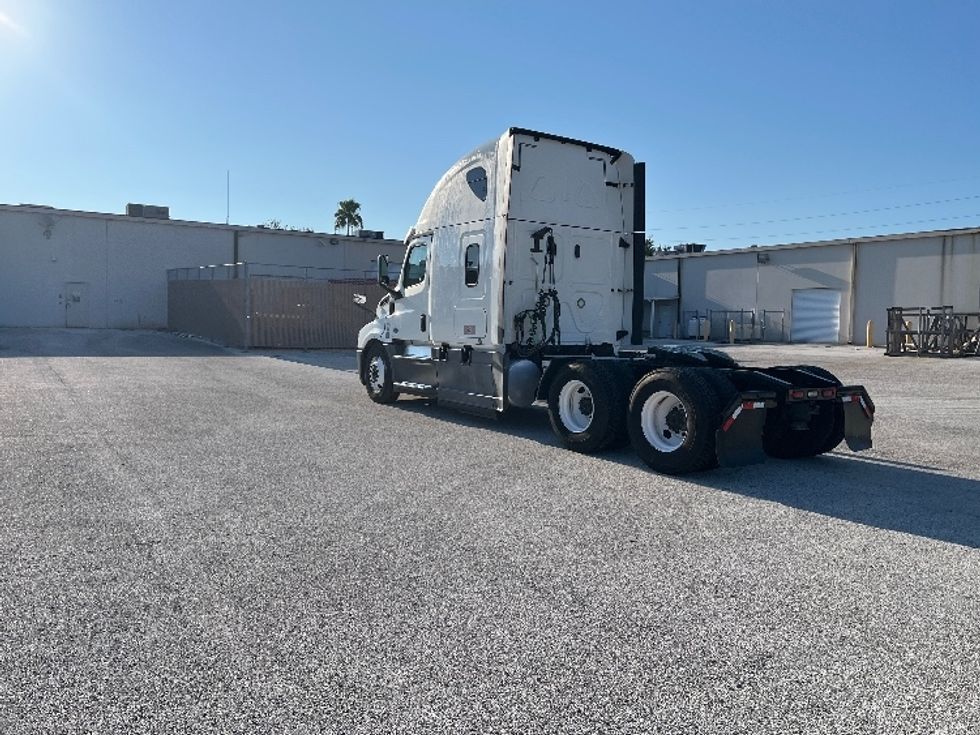Sleeper Tractor-Heavy Duty Tractors-Freightliner-2020-T12664ST-Tampa-FL-478,978\n\t\tmiles-$ 61,250 - Image 5
