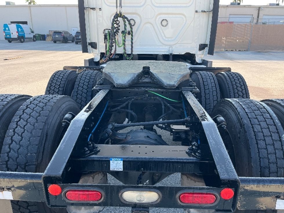 Sleeper Tractor-Heavy Duty Tractors-Freightliner-2020-T12664ST-Tampa-FL-478,978\n\t\tmiles-$ 61,250 - Image 6