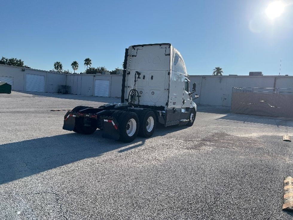 Sleeper Tractor-Heavy Duty Tractors-Freightliner-2020-T12664ST-Tampa-FL-478,978\n\t\tmiles-$ 61,250 - Image 7