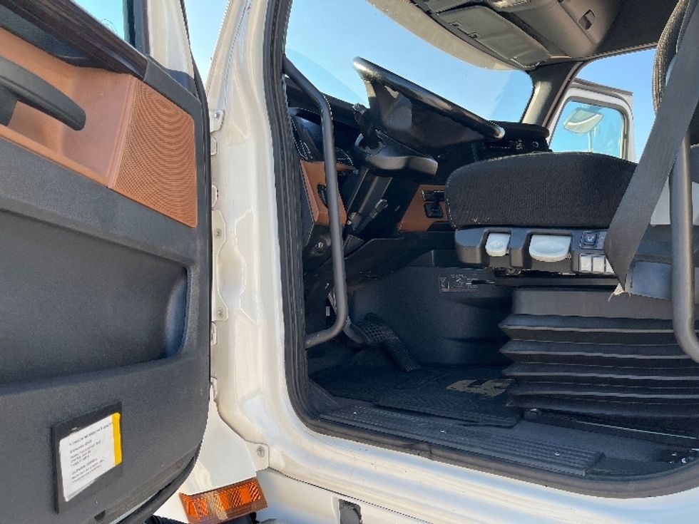 Sleeper Tractor-Heavy Duty Tractors-Freightliner-2020-T12664ST-Tampa-FL-478,978\n\t\tmiles-$ 61,250 - Image 9