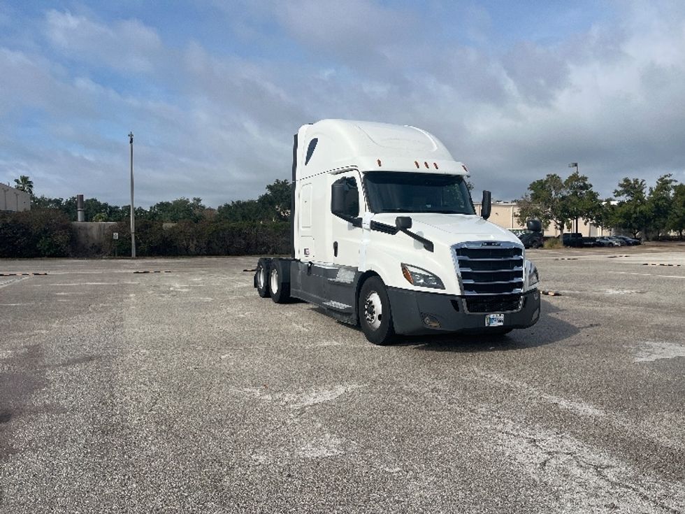 Sleeper Tractor-Heavy Duty Tractors-Freightliner-2020-T12664ST-Tampa-FL-540,790\n\t\tmiles-$ 54,000 - Image 1