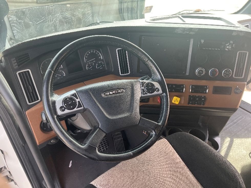 Sleeper Tractor-Heavy Duty Tractors-Freightliner-2020-T12664ST-Tampa-FL-540,790\n\t\tmiles-$ 54,000 - Image 10