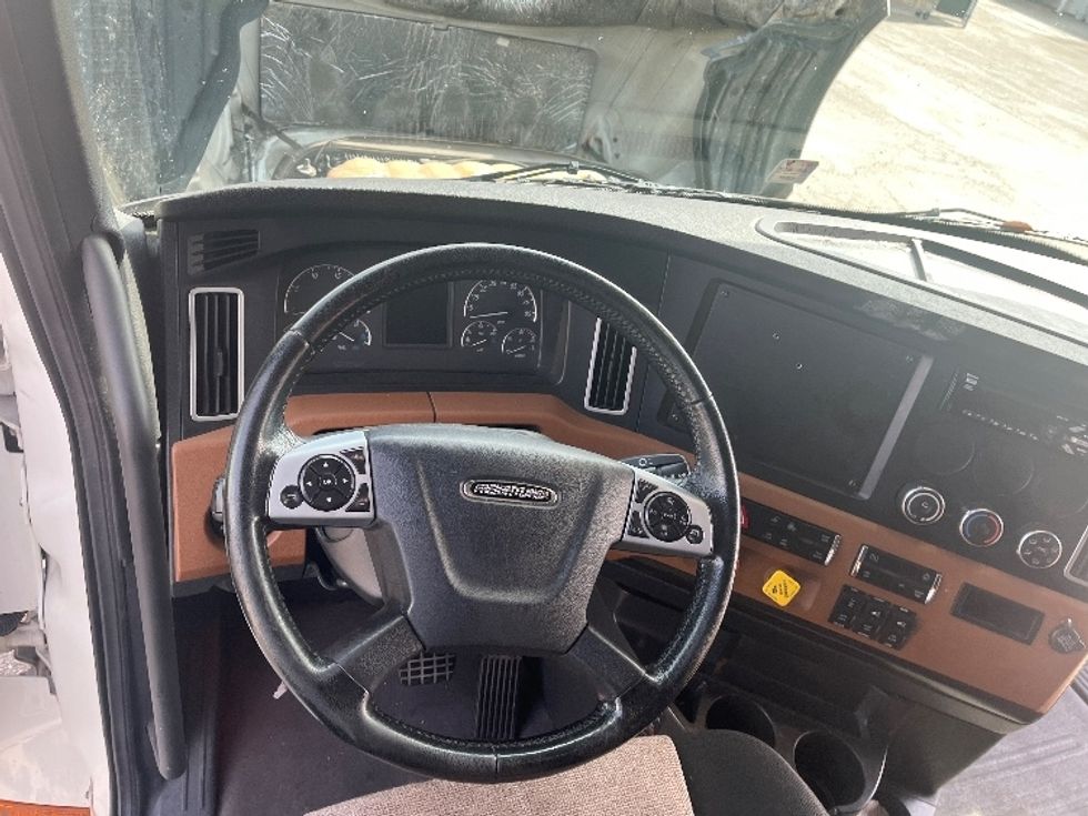 Sleeper Tractor-Heavy Duty Tractors-Freightliner-2020-T12664ST-Tampa-FL-540,790\n\t\tmiles-$ 54,000 - Image 11