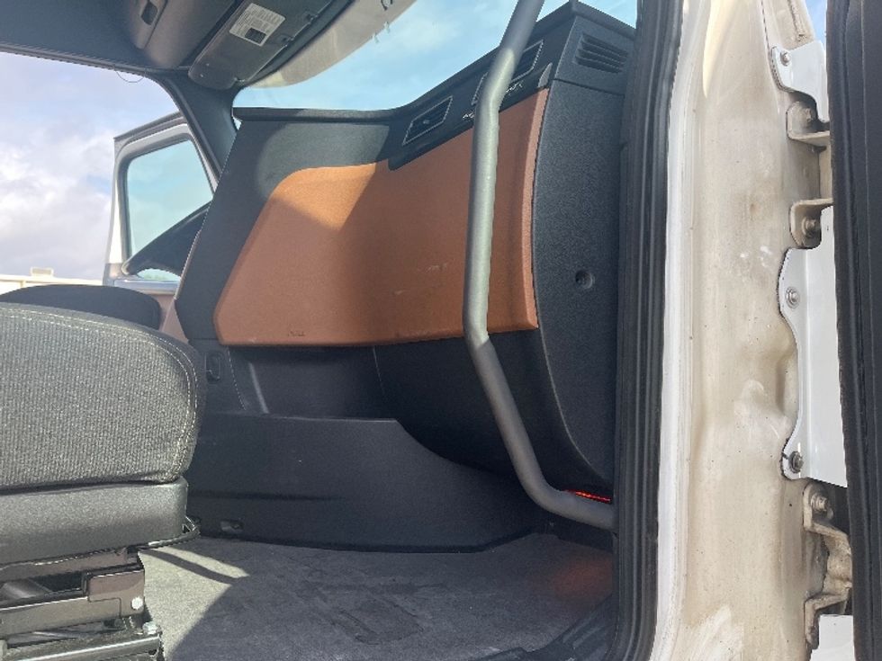 Sleeper Tractor-Heavy Duty Tractors-Freightliner-2020-T12664ST-Tampa-FL-540,790\n\t\tmiles-$ 54,000 - Image 13