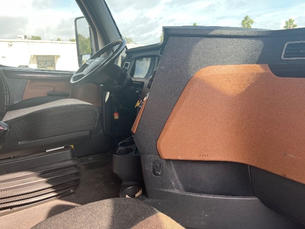 Sleeper Tractor-Heavy Duty Tractors-Freightliner-2020-T12664ST-Tampa-FL-540,790\n\t\tmiles-$ 54,000 - Image 15