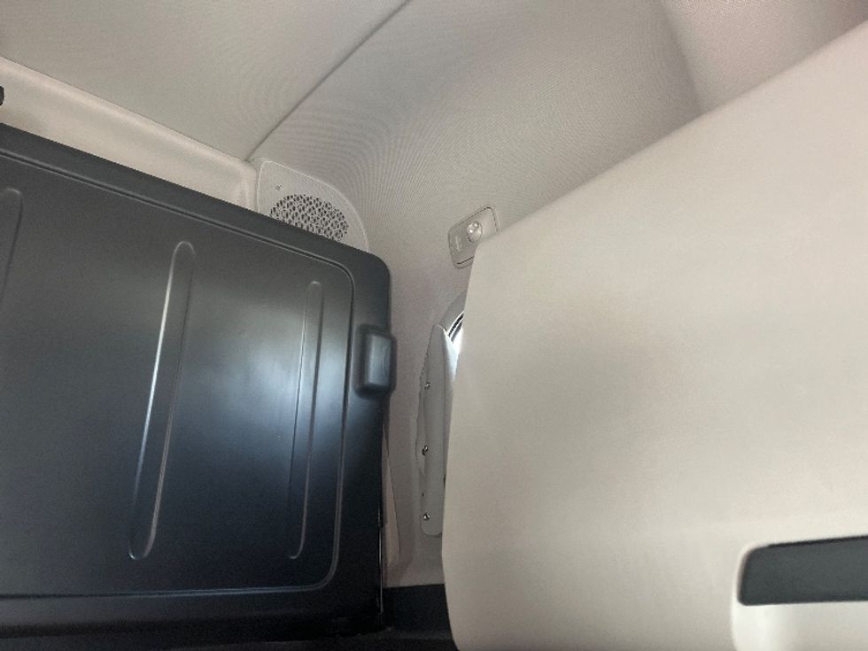 Sleeper Tractor-Heavy Duty Tractors-Freightliner-2020-T12664ST-Tampa-FL-540,790\n\t\tmiles-$ 54,000 - Image 16