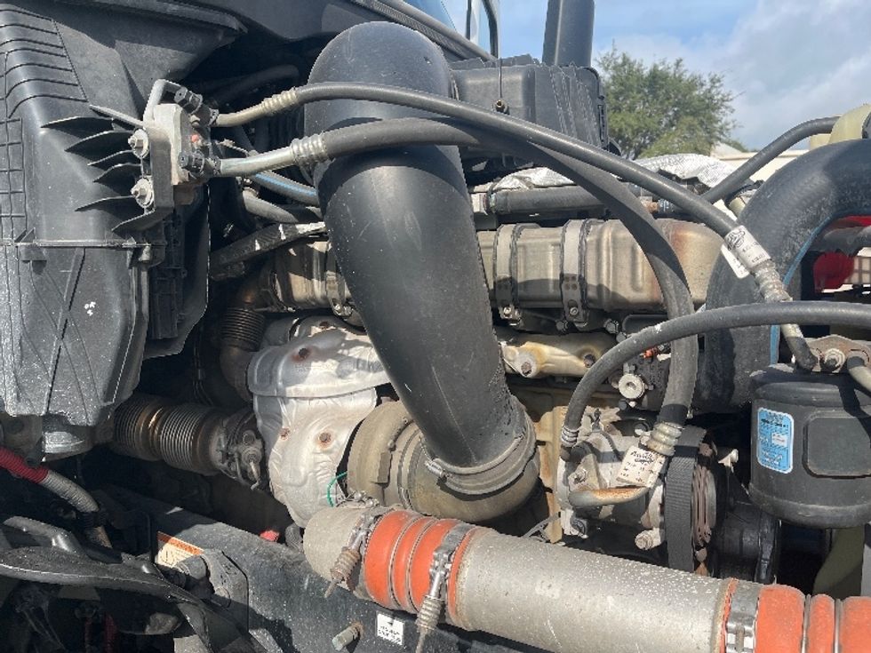 Sleeper Tractor-Heavy Duty Tractors-Freightliner-2020-T12664ST-Tampa-FL-540,790\n\t\tmiles-$ 54,000 - Image 17