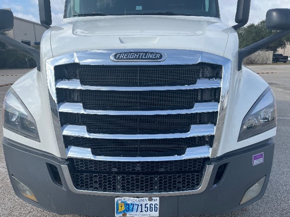 Sleeper Tractor-Heavy Duty Tractors-Freightliner-2020-T12664ST-Tampa-FL-540,790\n\t\tmiles-$ 54,000 - Image 19