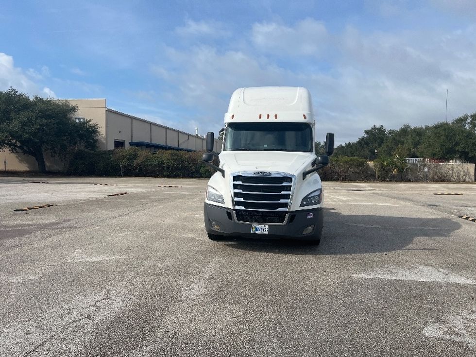 Sleeper Tractor-Heavy Duty Tractors-Freightliner-2020-T12664ST-Tampa-FL-540,790\n\t\tmiles-$ 54,000 - Image 2