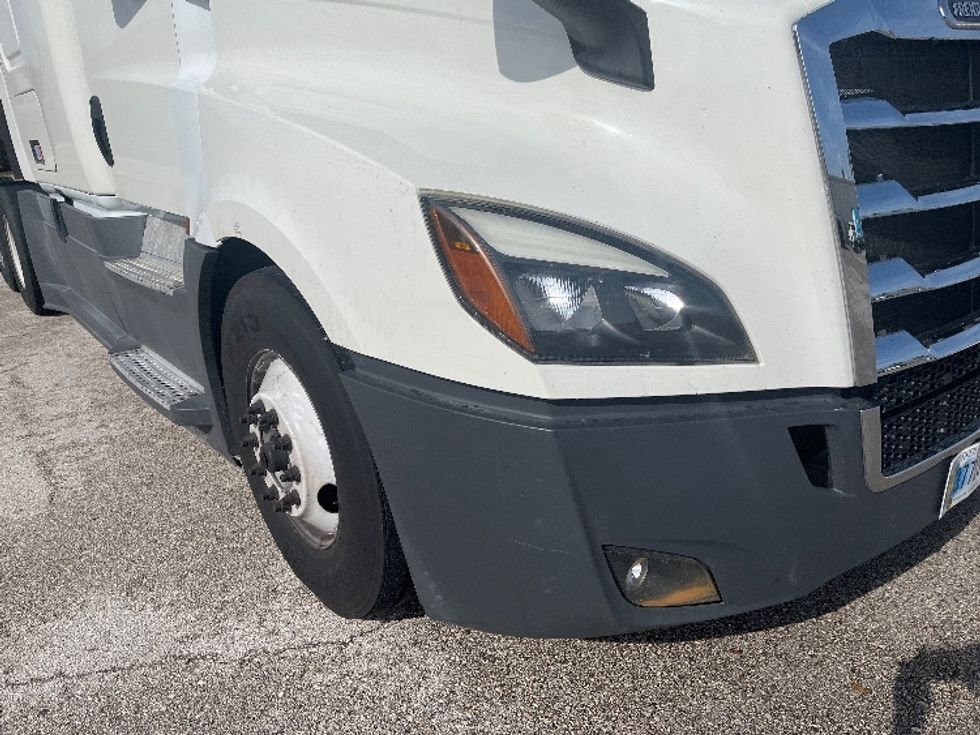 Sleeper Tractor-Heavy Duty Tractors-Freightliner-2020-T12664ST-Tampa-FL-540,790\n\t\tmiles-$ 54,000 - Image 23