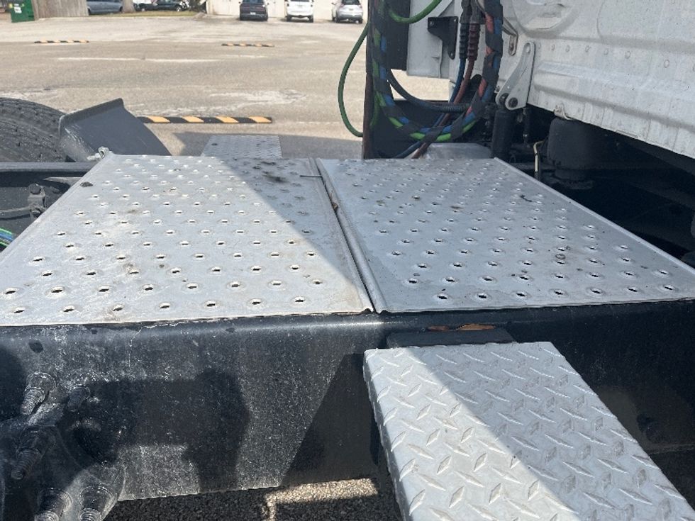 Sleeper Tractor-Heavy Duty Tractors-Freightliner-2020-T12664ST-Tampa-FL-540,790\n\t\tmiles-$ 54,000 - Image 25