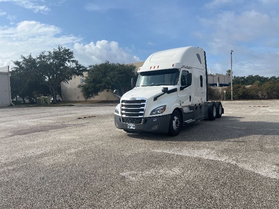 Sleeper Tractor-Heavy Duty Tractors-Freightliner-2020-T12664ST-Tampa-FL-540,790\n\t\tmiles-$ 54,000 - Image 3