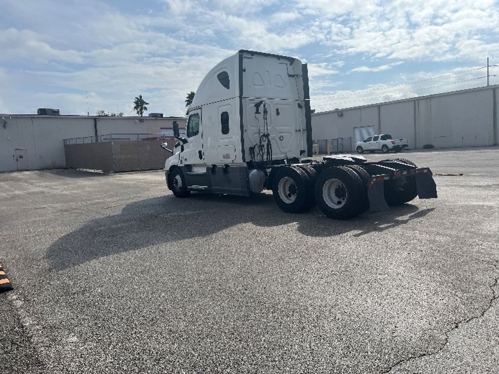 Sleeper Tractor-Heavy Duty Tractors-Freightliner-2020-T12664ST-Tampa-FL-540,790\n\t\tmiles-$ 54,000 - Image 5