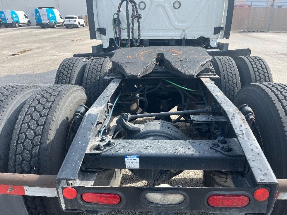 Sleeper Tractor-Heavy Duty Tractors-Freightliner-2020-T12664ST-Tampa-FL-540,790\n\t\tmiles-$ 54,000 - Image 6