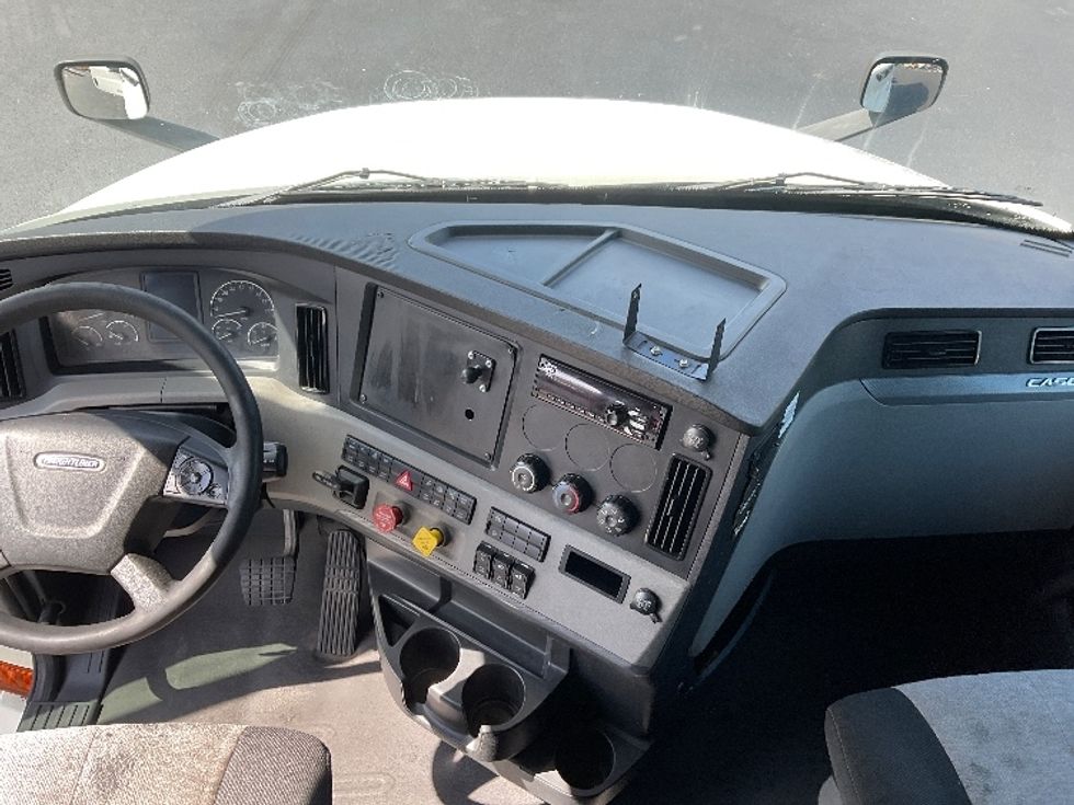 Sleeper Tractor-Heavy Duty Tractors-Freightliner-2020-T12664ST-Tampa-FL-581,598\n\t\tmiles-$ 55,250 - Image 11