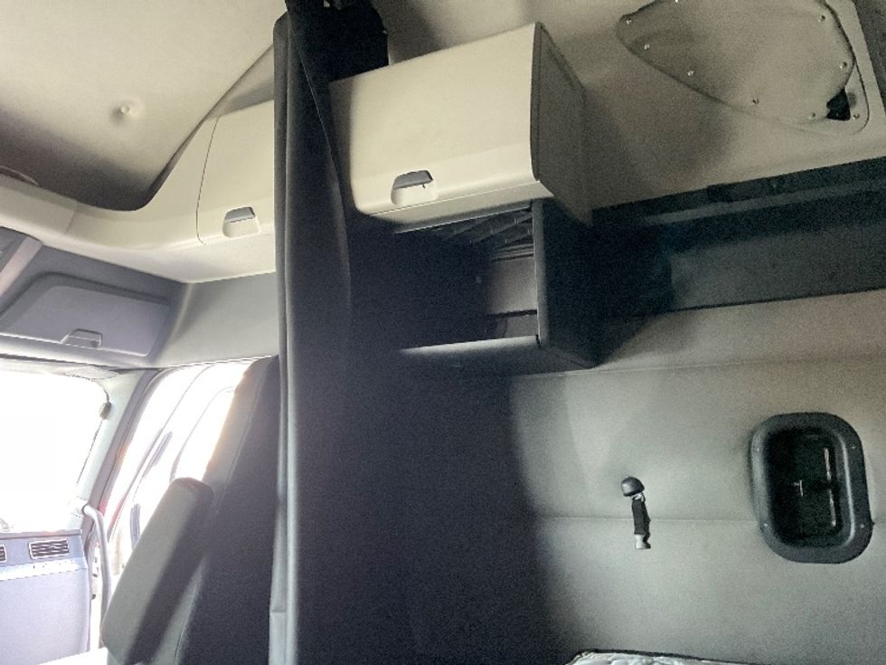 Sleeper Tractor-Heavy Duty Tractors-Freightliner-2020-T12664ST-Tampa-FL-581,598\n\t\tmiles-$ 55,250 - Image 18