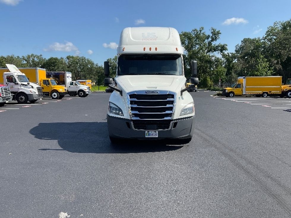 Sleeper Tractor-Heavy Duty Tractors-Freightliner-2020-T12664ST-Tampa-FL-581,598\n\t\tmiles-$ 55,250 - Image 2