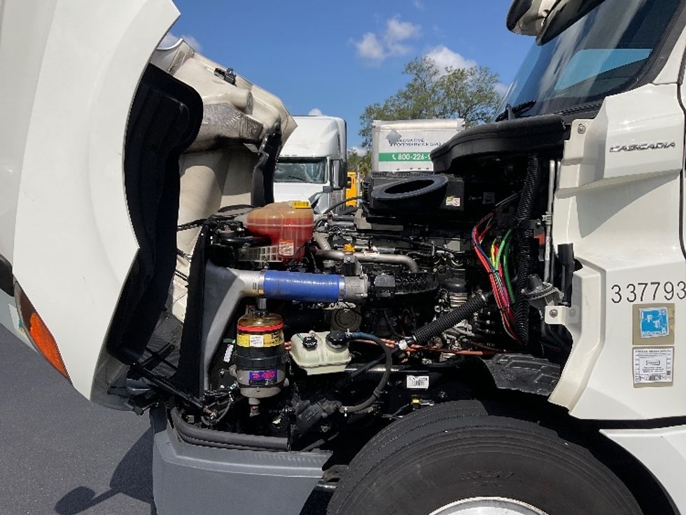 Sleeper Tractor-Heavy Duty Tractors-Freightliner-2020-T12664ST-Tampa-FL-581,598\n\t\tmiles-$ 55,250 - Image 20