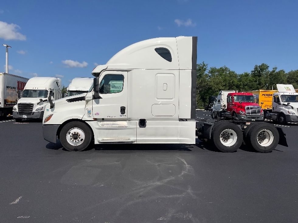 Sleeper Tractor-Heavy Duty Tractors-Freightliner-2020-T12664ST-Tampa-FL-581,598\n\t\tmiles-$ 55,250 - Image 4