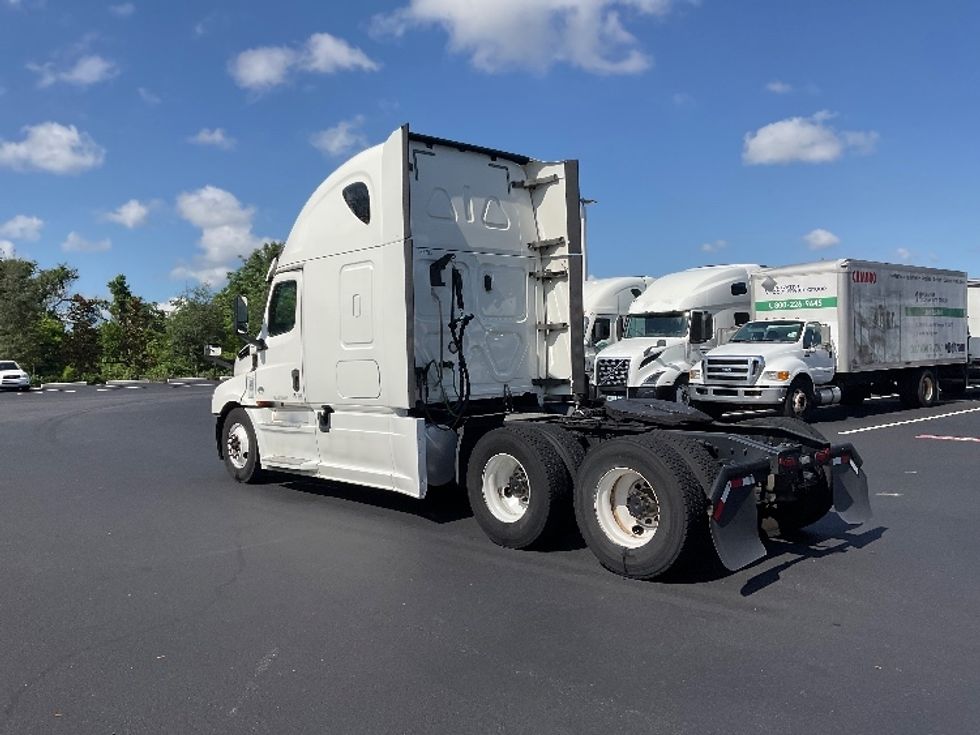 Sleeper Tractor-Heavy Duty Tractors-Freightliner-2020-T12664ST-Tampa-FL-581,598\n\t\tmiles-$ 55,250 - Image 5
