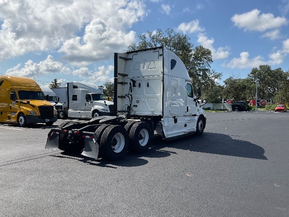 Sleeper Tractor-Heavy Duty Tractors-Freightliner-2020-T12664ST-Tampa-FL-581,598\n\t\tmiles-$ 55,250 - Image 7