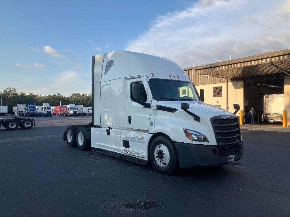Sleeper Tractor-Heavy Duty Tractors-Freightliner-2020-T12664ST-Tampa-FL-646,137\n\t\tmiles-$ 50,500 - Image 1