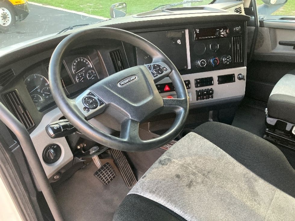 Sleeper Tractor-Heavy Duty Tractors-Freightliner-2020-T12664ST-Tampa-FL-646,137\n\t\tmiles-$ 50,500 - Image 10