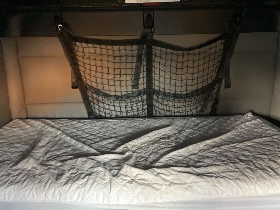 Sleeper Tractor-Heavy Duty Tractors-Freightliner-2020-T12664ST-Tampa-FL-646,137\n\t\tmiles-$ 50,500 - Image 16