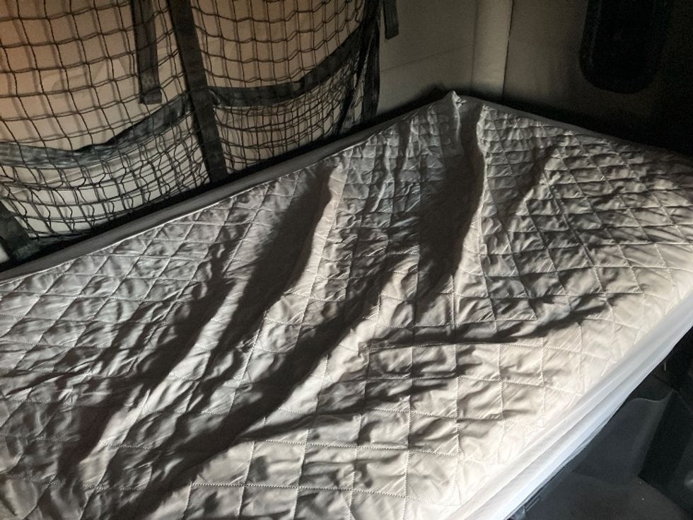 Sleeper Tractor-Heavy Duty Tractors-Freightliner-2020-T12664ST-Tampa-FL-646,137\n\t\tmiles-$ 50,500 - Image 17