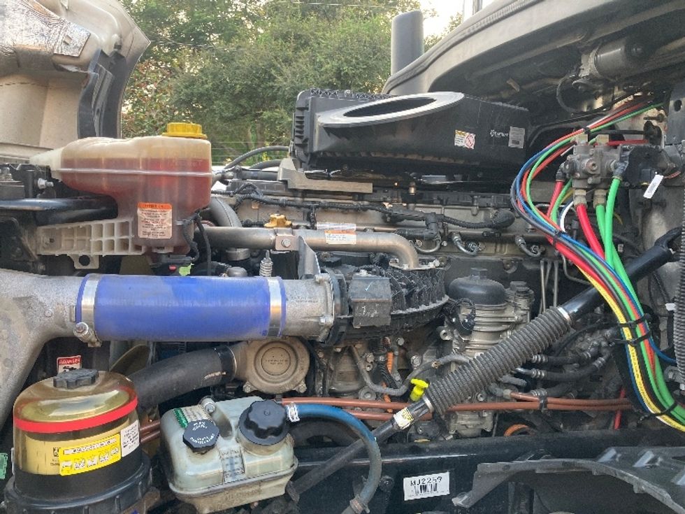 Sleeper Tractor-Heavy Duty Tractors-Freightliner-2020-T12664ST-Tampa-FL-646,137\n\t\tmiles-$ 50,500 - Image 21