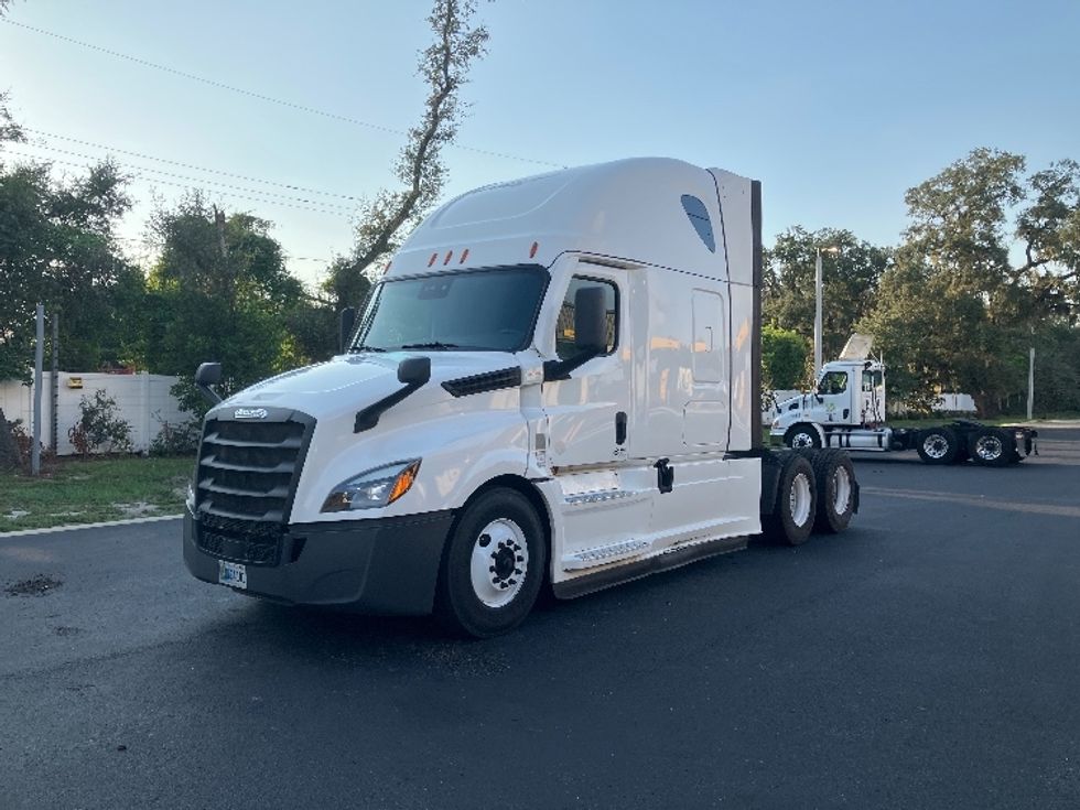 Sleeper Tractor-Heavy Duty Tractors-Freightliner-2020-T12664ST-Tampa-FL-646,137\n\t\tmiles-$ 50,500 - Image 3