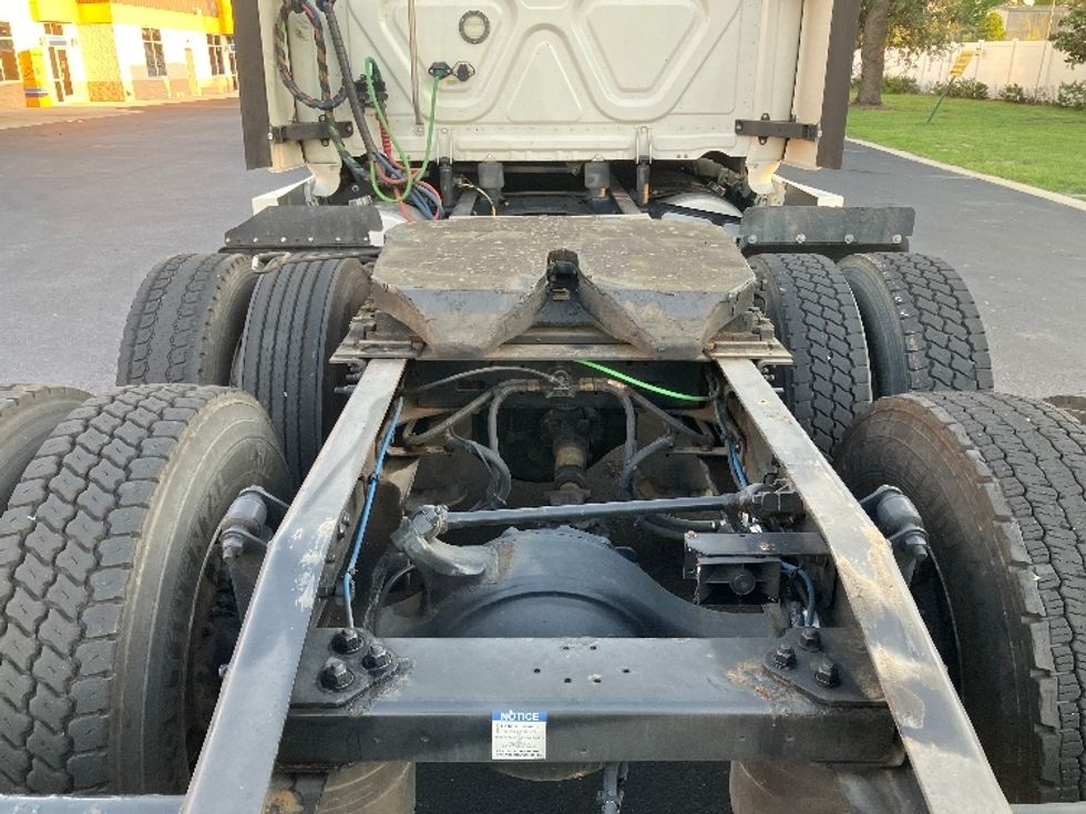 Sleeper Tractor-Heavy Duty Tractors-Freightliner-2020-T12664ST-Tampa-FL-646,137\n\t\tmiles-$ 50,500 - Image 6
